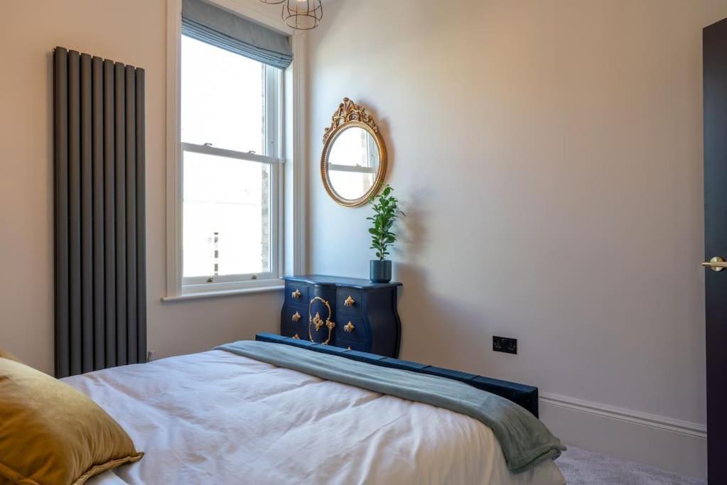 Stylish Beachfront Apartment, Sweeping Ocean Views And Luxury Touches 荷尼湾 外观 照片