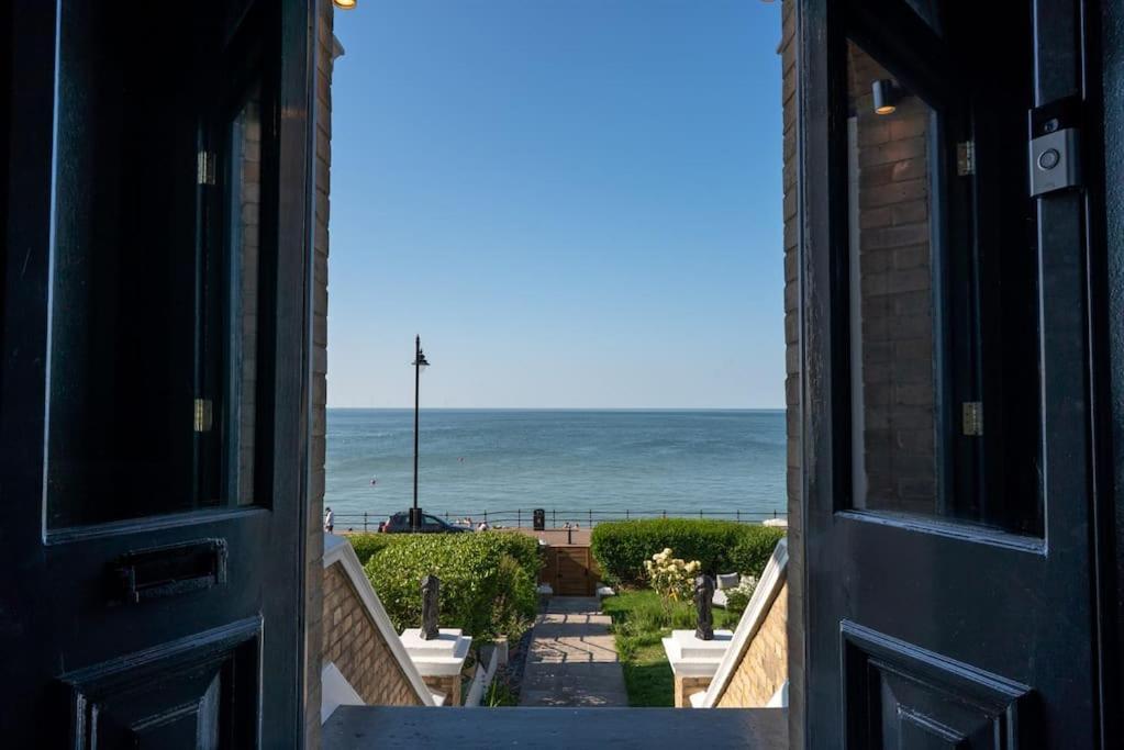 Stylish Beachfront Apartment, Sweeping Ocean Views And Luxury Touches 荷尼湾 外观 照片