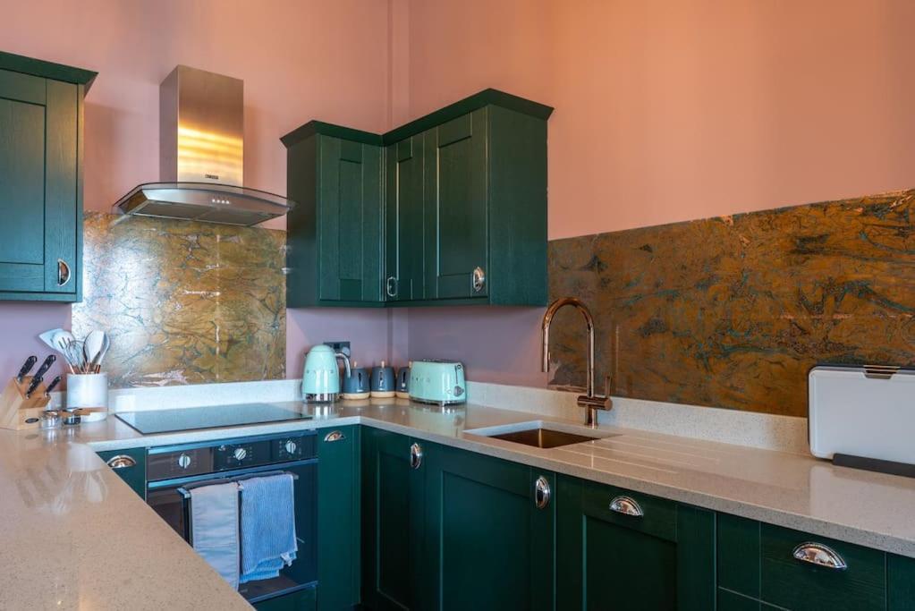 Stylish Beachfront Apartment, Sweeping Ocean Views And Luxury Touches 荷尼湾 外观 照片